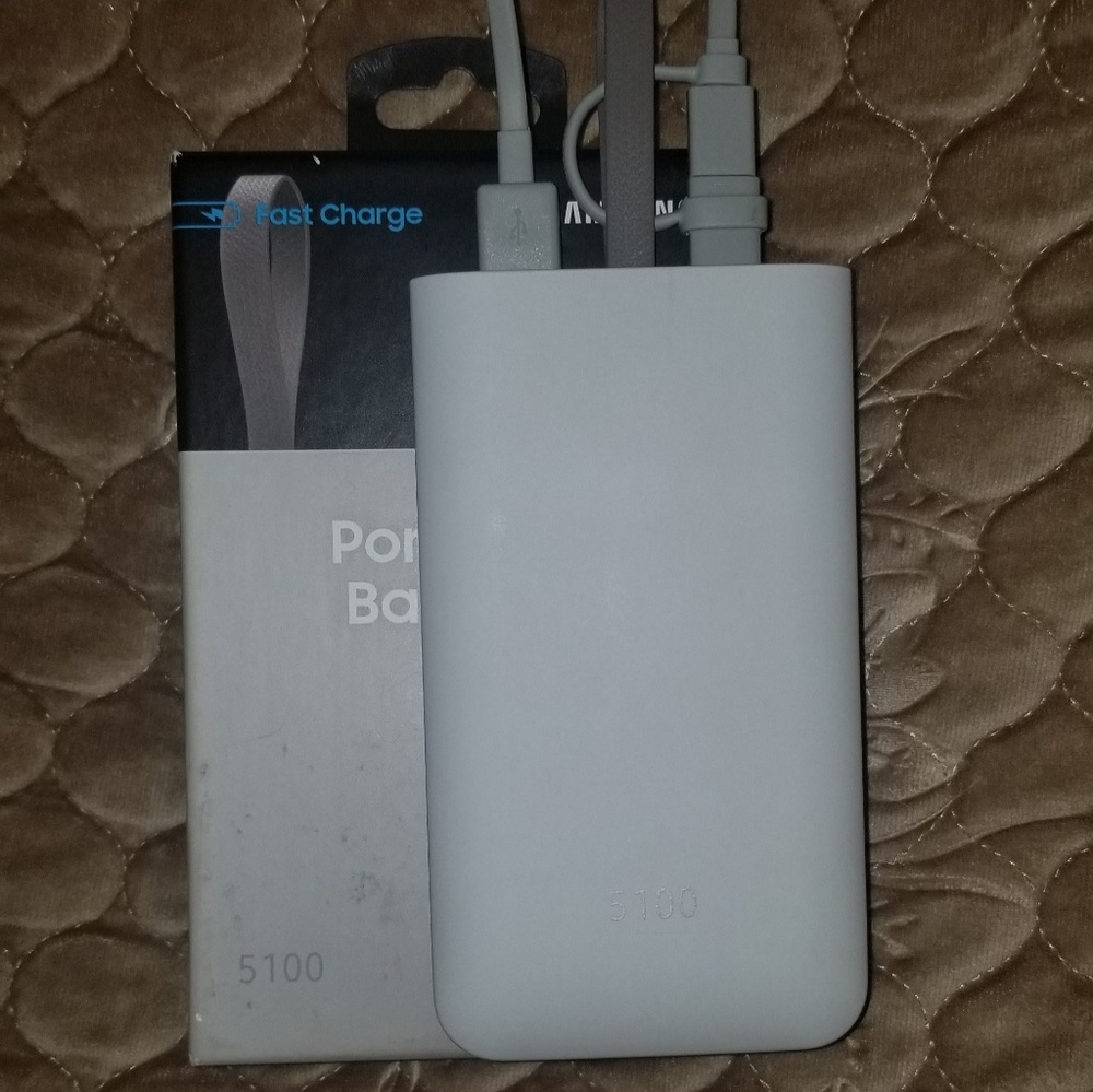 5100 mAH Fast Charge Portable Battery Pack, Silver